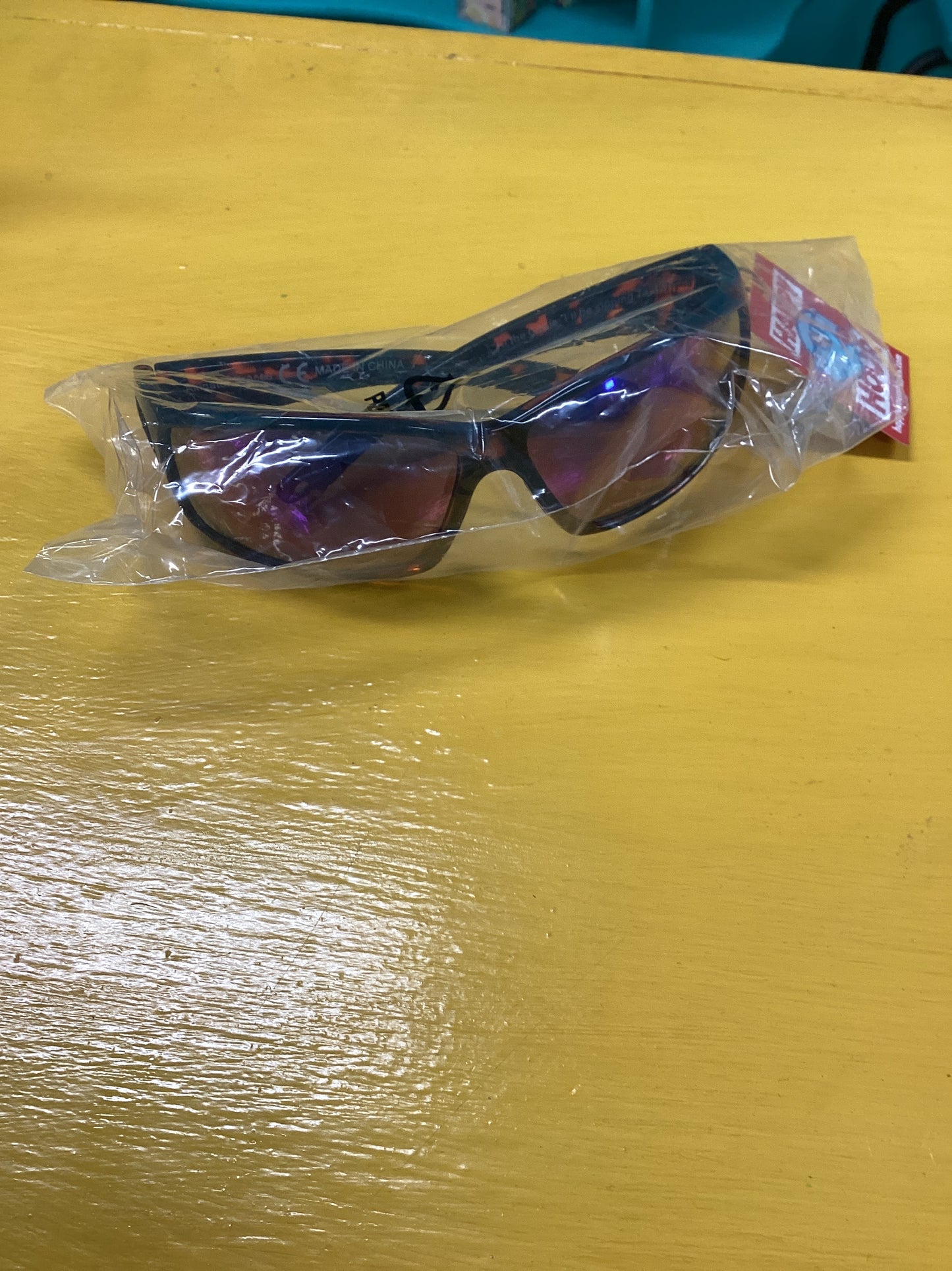 Happy Hour Gator Shades